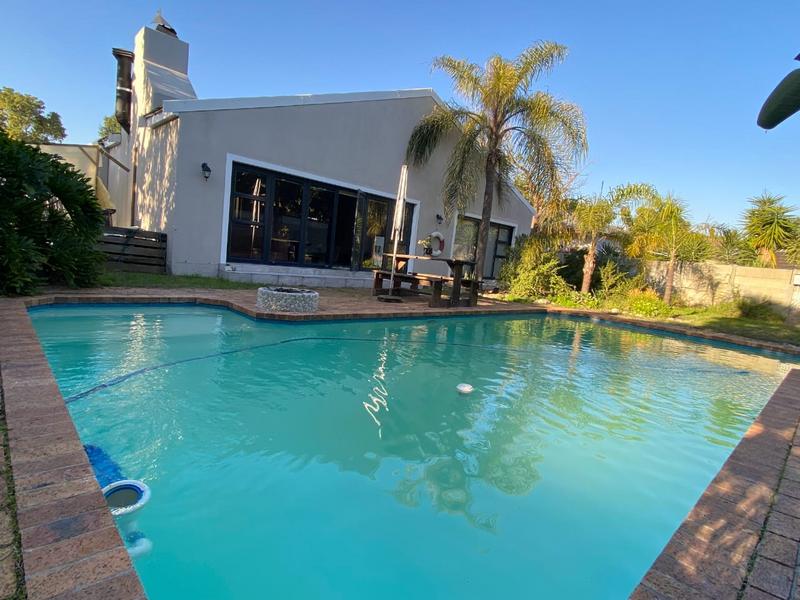 4 Bedroom Property for Sale in Amandelrug Western Cape